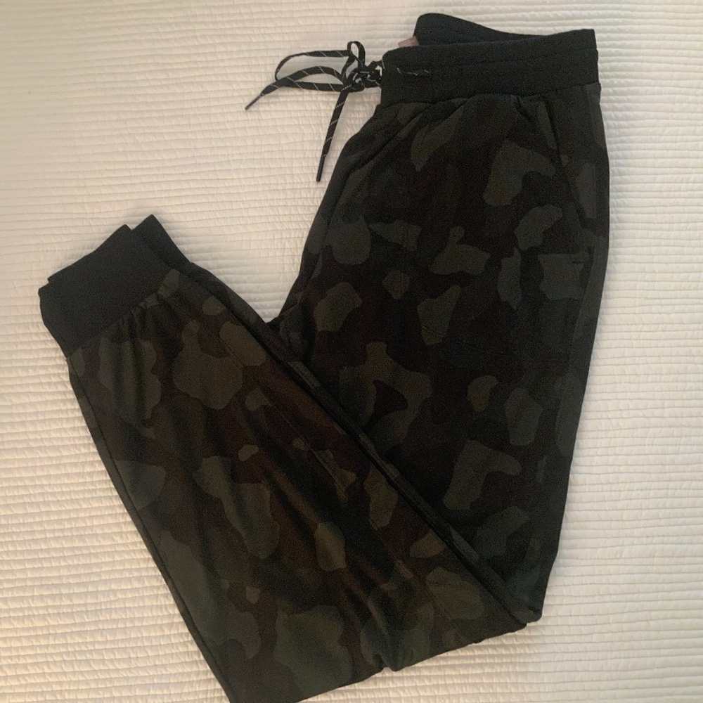 Zella Camo Joggers